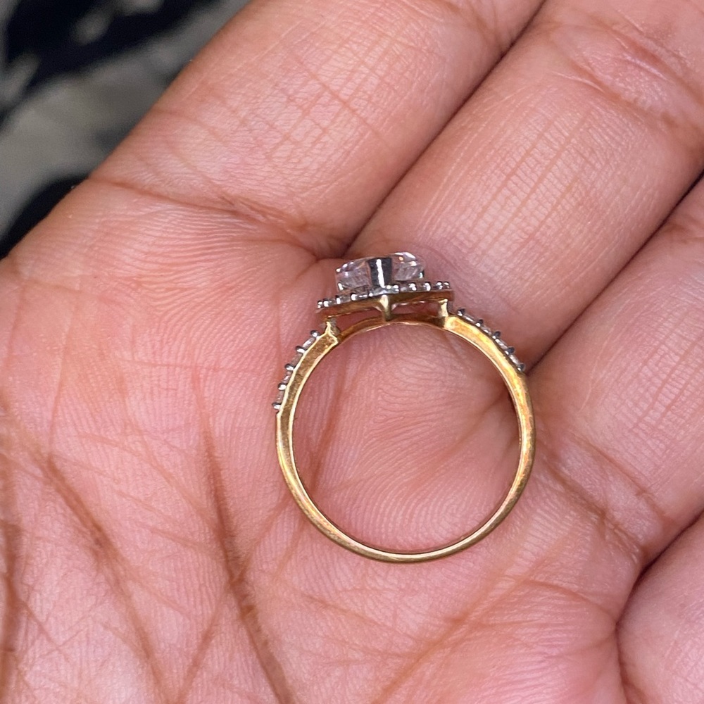 10k gold band heart shaped wedding/engagement ring - Picture 11 of 12